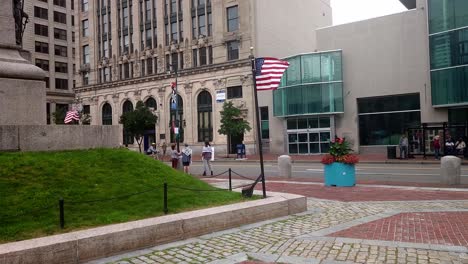 Monument-Square-Portland,-Maine-Mit-Anti-Israel-Demonstranten-Im-Hintergrund