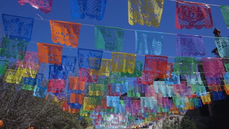 Mexican-Papel-Picado-Skull-Banner-For-Cinco-De-Mayo-Decor,-Party-Fiesta-Decoration