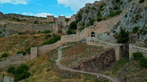 Museo-Del-Castillo-De-Chlemoutsi-En-Grecia:-Retroceso-Aéreo