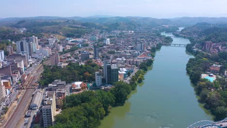 Sunny-Aerial-view-over-the-Paraíba-do-Sul-river-in-Barra-Mansa,-Rio-de-Janeiro,-Brazil