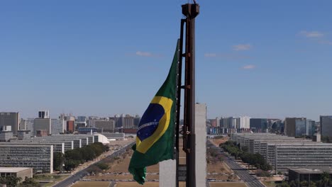 Detail-Der-Brasilianischen-Flagge,-Die-Auf-Dem-Platz-Der-Drei-Mächte-In-Brasília-Weht