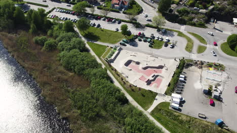 Aerial-View-Of-Riverfront-Stromstad-Skatepark-Playground-In-Oslovagen,-Stromstad,-Sweden