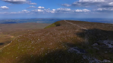 Geoparque-De-Los-Lagos-De-Cuilcagh,-Condado-De-Fermanagh,-Irlanda-Del-Norte,-Junio-De-2023