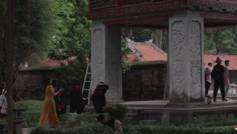 Students-with-graduation-robe-visit-temple-of-literature-walk-to-entrance-gate