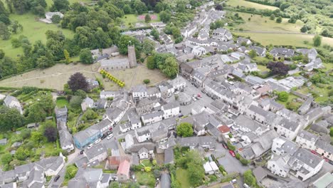 Drone-fly-down-of-the-centre-of-Chagford,-a-small-market-town-in-Dartmoor,-Devon,-England