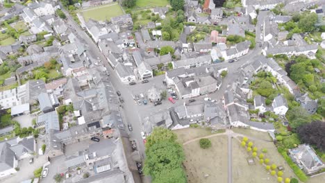 Aerial-establishing-shot-of-the-centre-of-Chagford,-a-small-market-town-in-Dartmoor,-Devon,-England