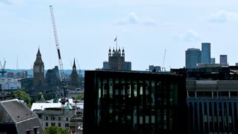 Vista-Del-Big-Ben-Y-Las-Casas-Del-Parlamento-Desde-La-Azotea-Del-LSQ,-Leicester-Square,-Londres,-Reino-Unido