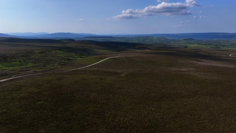 Geoparque-De-Los-Lagos-De-Cuilcagh,-Condado-De-Fermanagh,-Irlanda-Del-Norte,-Junio-De-2023