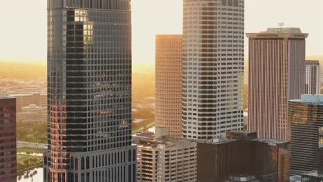 Bright-sunset-between-Skyscrapers-of-american-metropolis