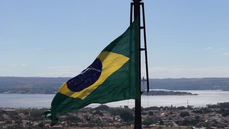 Detail-Der-Brasilianischen-Flagge,-Die-Auf-Dem-Platz-Der-Drei-Mächte-In-Brasília-Weht