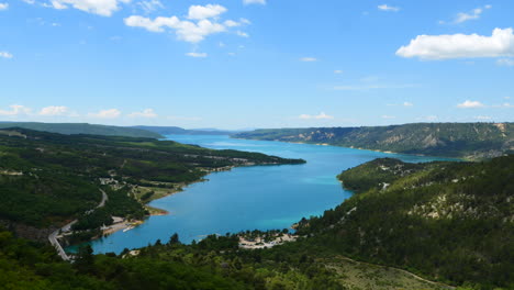 Panoramablick-Auf-Den-See-Sainte-Croix-In-Der-Provence,-Südfrankreich