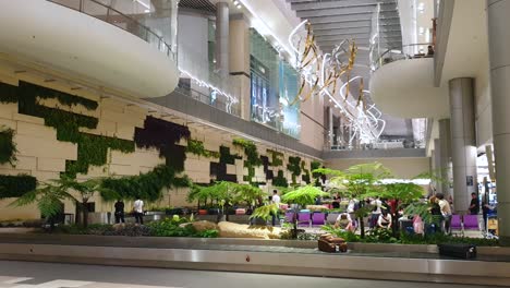 Luggage-baggage-claim-conveyor-belt-in-terminal-at-Singapore-Changi-Airport