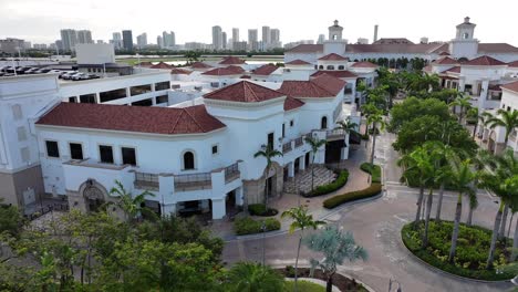 Gulfstream-Park-with-palm-trees-and-parking-cars-in-Roof-of-white-building-in-Hallandale-Beach