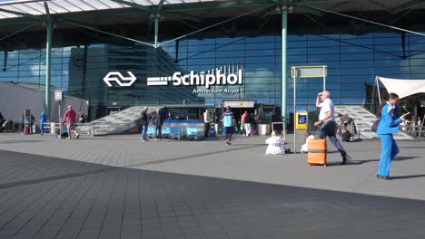 Schiphol-airport-in-The-Netherlands,-Entrance-at-Schiphol-Plaza