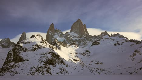 Zeitraffer-Blick-Von-Der-Laguna-De-Los-Tres-Mit-Dem-Berg-Fitz-Roy-In-Patagonien