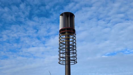 Turm-Der-Leichten-Windskulptur-An-Der-Uferpromenade-In-Der-Hauptstadt-Wellington,-Neuseeland-Aotearoa