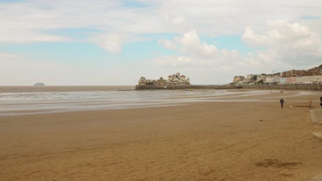 Der-Strand-Von-Weston-Super-Mare-Und-Blick-Auf-Knightstone-Island