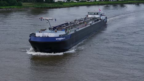 Motor-Tanker-Hydrovac-12-Navigating-On-Oude-Maas-In-Barendrecht,-Netherlands