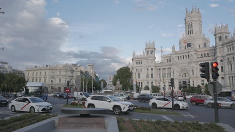 Outside-view-for-the-palace-of-the-neo-classical-Plaza-de-Cybele-and-its-environment,-Madrid,-Spain