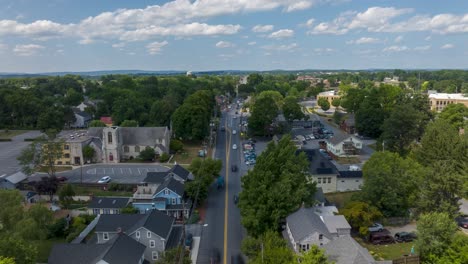 Amerikanische-Stadt-An-Einem-Sommertag