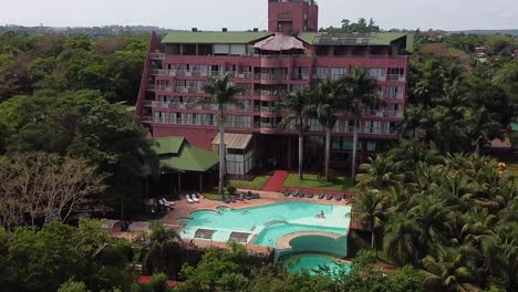 Front-aerial-view-about-the-hotel-of-Amérian-Portal-del-Iguazú,-Puerto-Iguazú,-Argentina