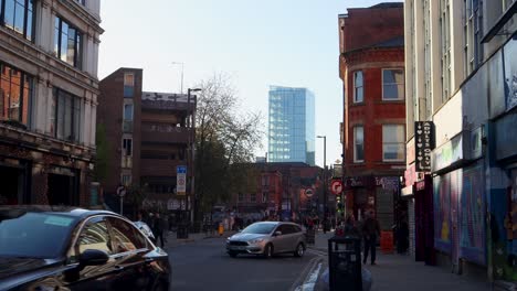 Typische-Straße-Im-Nördlichen-Viertel-Von-Manchester-City-Bei-Sonnenuntergang,-Statische-Ansicht