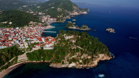 Vista-Aérea-De-Parga-En-La-Región-De-Epiro-En-Grecia