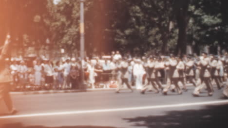 Militärische-Blaskapelle-Mit-Instrumenten-Bei-Der-Trauerzeremonie-In-Washington-In-Den-1950er-Jahren