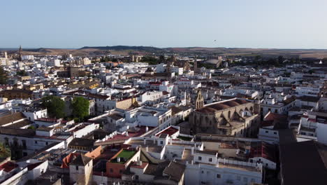 Luftorbit-Stadtbild-Von-Jerez-De-La-Frontera-Mit-Der-Kirche-Von-San-Marcos