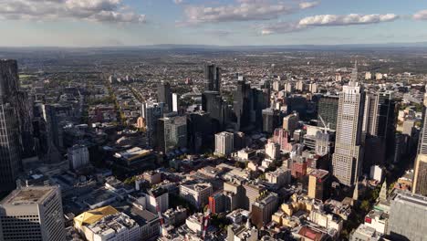 Innenstadt-Von-Melbourne-Mit-Wolkenkratzern-Und-Wohnblöcken-Während-Des-Sonnenuntergangs