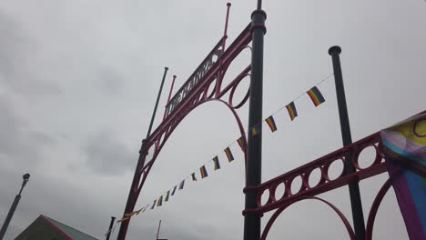 Side-view-of-the-famous-Barras-entrance-sign