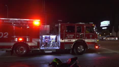 Un-Camión-De-Bomberos-Abandona-El-Lugar-Tras-Un-Accidente