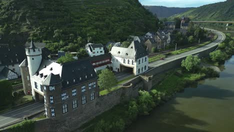 The-Gondorf-castle-is-separated-by-the-highway-and-railway-tracks