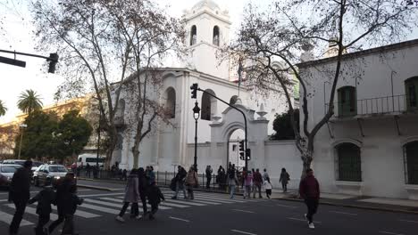 The-cabildo-of-Buenos-aires-white-colonial-government-house-with-pedestrians-in-autumnal-sunset-crossing-may-avenue