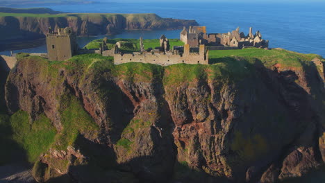 Die-Pracht-Von-Dunnottar-Castle-Aus-Der-Luft:-Erleben-Sie-Stonehavens-Berühmte-Festung-Von-Oben