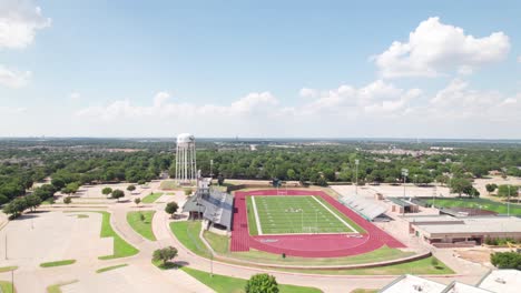 Vídeo-Aéreo-Del-Estadio-Falcon-De-La-Escuela-Secundaria-Lake-Dallas-En-Corinth,-Texas