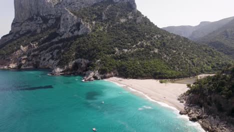 Aerial-Shot-Of-A-Beautiful-Beach-In-Sardine,-Italy