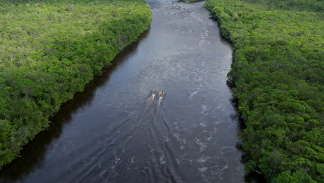 Boats-Sailing-On-Churun-River-Through-Vegetation-In-Canaima-National-Park,-Venezuela