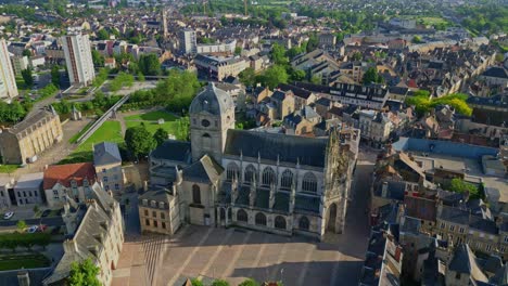 Notre-Dame-Basilica,-Alencon,-Orne-in-Normandie,-France