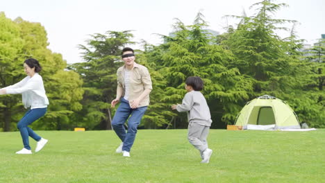 Happy-family-in-the-outdoor-outing-having-a-picnic-in-the-park,-concept-of-destination,-family-travel-and-summer-vacation-or-holidays