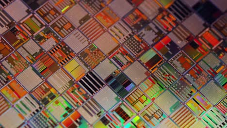 Primer-Plano-De-Oblea-Semiconductora-De-Silicio.-En-Electrónica,-Una-Oblea,-También-Llamada-Rebanada-O-Sustrato,-Es-Una-Rebanada-Delgada-De-Semiconductor,-Un-Silicio-Cristalino,-Que-Se-Utiliza-Para-La-Fabricación-De-Circuitos-Integrados.