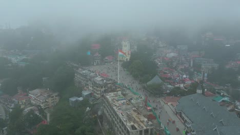 Vista-Aérea-De-La-Estación-De-Montaña-De-Shimla,-Calle-Comercial