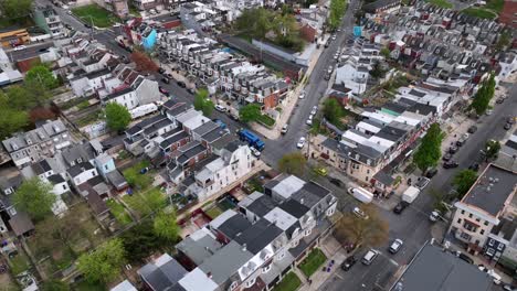 Row-of-houses-in-american-style-during-sunny-day-in-small-town-of-USA