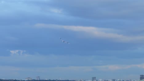 Desfile-Militar-Al-Atardecer:-A-29-Super-Tucano-De-La-Fuerza-Aérea-Dominicana-En-Acción-Durante-La-Celebración-Del-Aniversario-De-La-Independencia