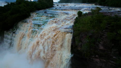 Water-Splashes-From-Sapo-Falls-On-Rio-Carrao-In-Canaima-National-Park,-Venezuela