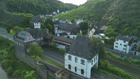 El-Oberburg-Sobre-El-Mosela-También-Llamado-Castillo-Von-Der-Leyen-Y-Castillo-Gondorf