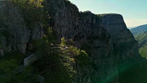 Luftaufnahme-Der-Vikos-Schlucht,-Einer-Schlucht-Im-Pindos-Gebirge-Im-Norden-Griechenlands