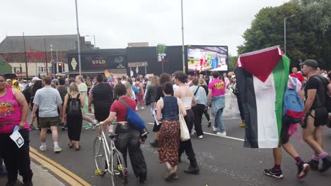 A-Gay-Pride-and-Pro-Palestine-march-in-Glasgow