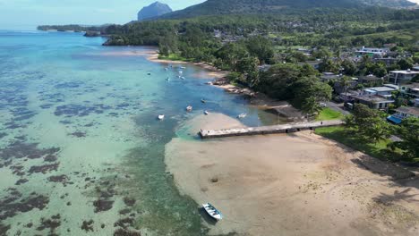 Hafenpier-Am-Strand-Baie-Du-Cap-Auf-Der-Insel-Mauritius