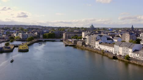 Aerial-pullback-over-the-River-Corrib,-showcasing-the-Long-Walk-and-Claddagh